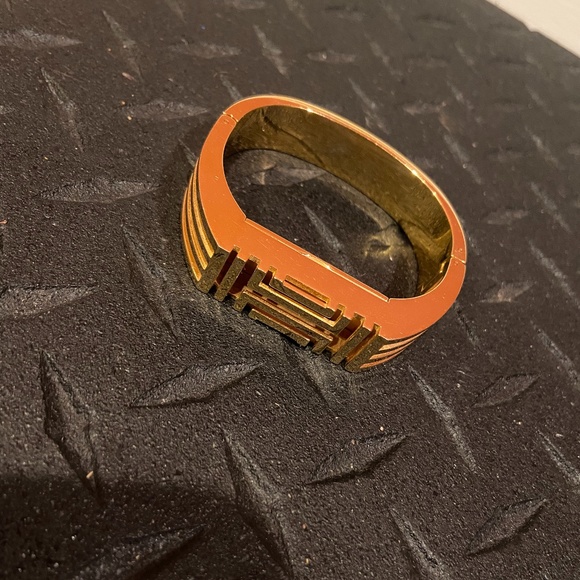 EUC TORY BURCH Fitbit Flex hinged bracelet gold - Picture 3 of 15